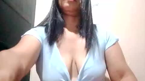 Snapshot of suzzie_hot chatting on 09.19.25 suzzie_hot online show from 09.19.25