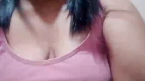 Snapshot of suzzie_hot chatting on 10.13.25 suzzie_hot online show from 10.13.25