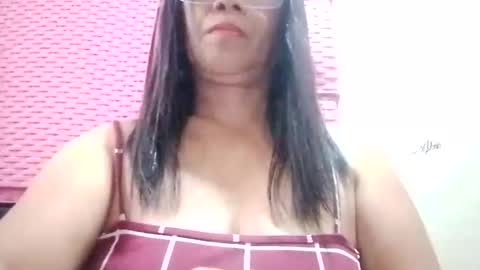Snapshot of suzzie_hot chatting on 10.23.25 suzzie_hot online show from 10.23.25