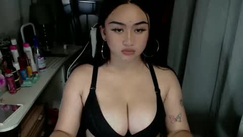 Snapshot of sw33tgirl_moaner chatting on 05.12.26 Angelic Baby online show from 05.12.26