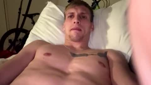 Snapshot of swanseagentleman chatting on 09.22.25 swanseagentleman online show from 09.22.25