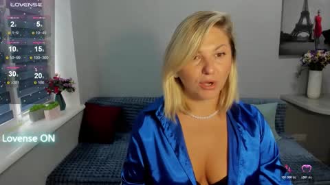 Snapshot of sweet___margaret chatting on 10.19.25 Margaret online show from 10.19.25