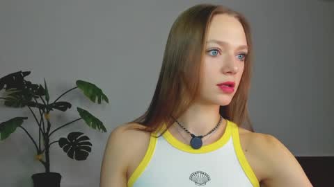 Snapshot of sweet__piece chatting on 04.12.26 Alice online show from 04.12.26