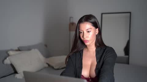 Snapshot of sweet_and_honest chatting on 10.28.25 Dorothea online show from 10.28.25