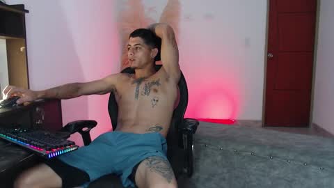 Snapshot of sweet_angel25 chatting on 09.30.25 sweet_angel25 online show from 09.30.25