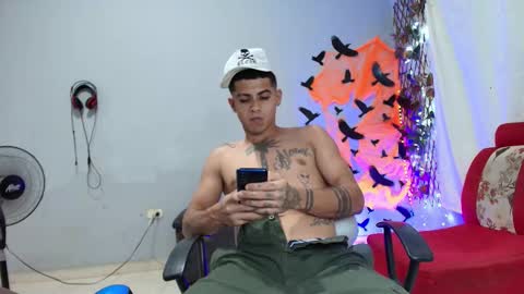 Snapshot of sweet_angel25 chatting on 10.17.25 sweet_angel25 online show from 10.17.25