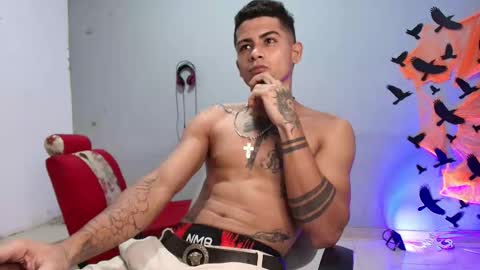 Snapshot of sweet_angel25 chatting on 10.21.25 sweet_angel25 online show from 10.21.25