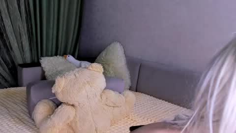 Snapshot of sweet_barbe chatting on 04.02.26 Alice online show from 04.02.26