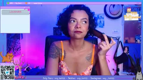 Snapshot of sweet_bluee chatting on 09.28.25 Tutti  online show from 09.28.25