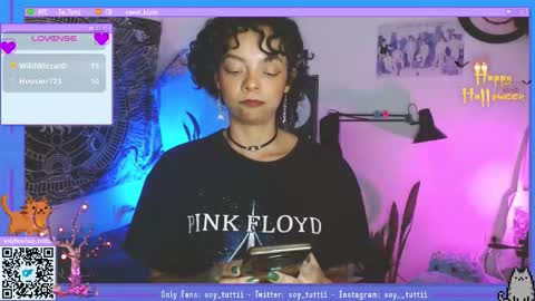 Snapshot of sweet_bluee chatting on 10.01.25 Tutti  online show from 10.01.25