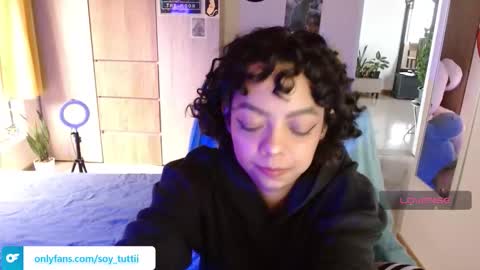 Snapshot of sweet_bluee chatting on 03.08.26 Tutti online show from 03.08.26