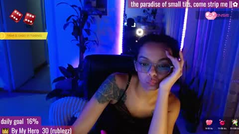 Snapshot of sweet_bluee chatting on 04.02.26 Tutti online show from 04.02.26