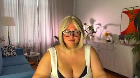 Snapshot of sweet_car0line_ chatting on 04.23.26 Caroline online show from 04.23.26