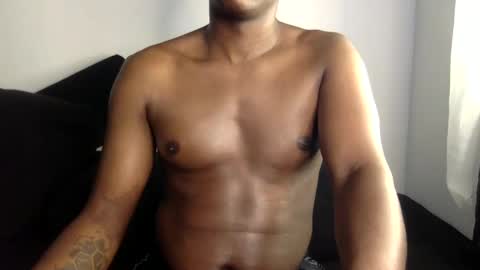 Snapshot of sweet_couples5 chatting on 02.24.25 cutie cam0 online show from 02.24.25