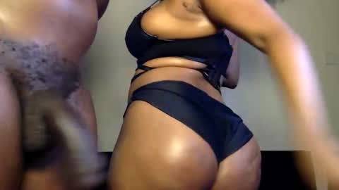 Snapshot of sweet_couples5 chatting on 10.21.25 cutie cam0 online show from 10.21.25