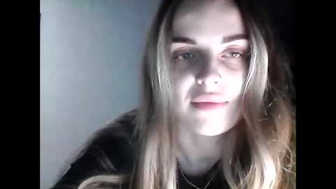 Snapshot of sweet_cute98 chatting on 11.28.25 sweet_cute98 online show from 11.28.25