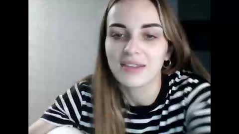 Snapshot of sweet_cute98 chatting on 12.01.25 sweet_cute98 online show from 12.01.25