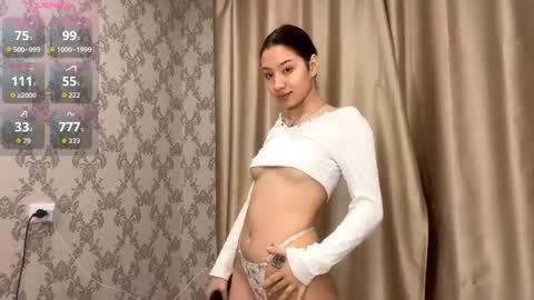 Snapshot of sweet_ember chatting on 06.18.26 Hot heart Kely online show from 06.18.26