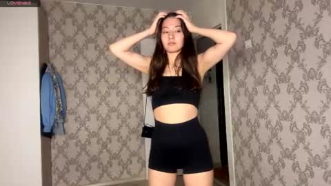 Snapshot of sweet_ember chatting on 07.17.26 Hot heart Kely online show from 07.17.26