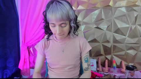  emmili  online show from 01.25.25