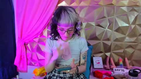  emmili  online show from 02.10.25