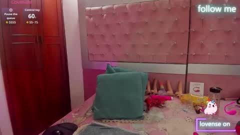  emmili  online show from 12.04.25