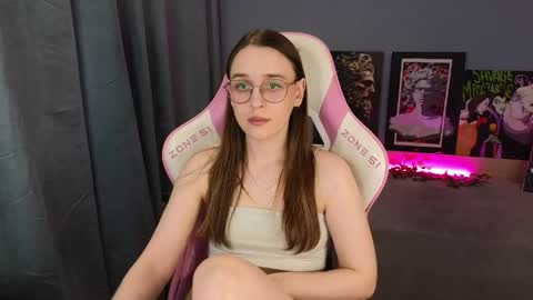 Snapshot of sweet_frosty chatting on 06.07.26 Alice online show from 06.07.26