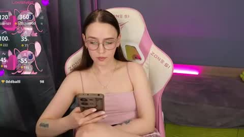 Snapshot of sweet_frosty chatting on 07.05.26 Alice online show from 07.05.26