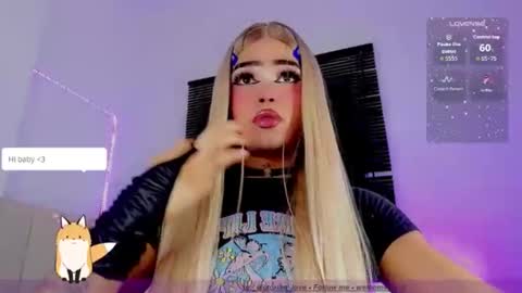 Snapshot of sweet_goddess23 chatting on 05.27.26 sweet_goddess23 online show from 05.27.26
