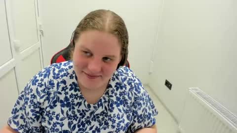 Snapshot of sweet_karla_la chatting on 06.17.26 Karla online show from 06.17.26