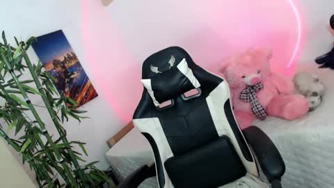 Snapshot of sweet_lady14 chatting on 03.11.25 sweet_lady14 online show from 03.11.25