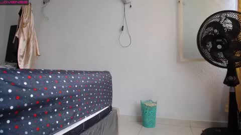 Snapshot of sweet_lady_16 chatting on 01.05.25 Lady online show from 01.05.25