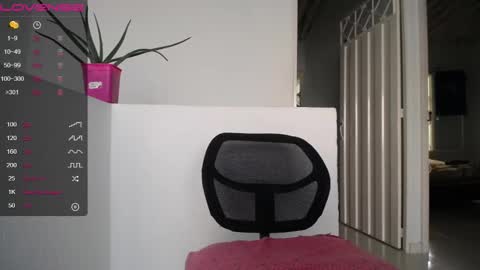 Snapshot of sweet_lady_16 chatting on 01.08.25 Lady online show from 01.08.25