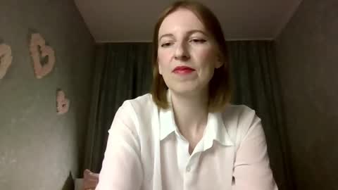 Snapshot of sweet_lilbunny chatting on 11.19.25 sweet_lilbunny online show from 11.19.25