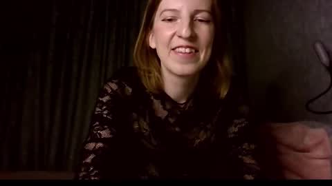 Snapshot of sweet_lilbunny chatting on 12.17.25 sweet_lilbunny online show from 12.17.25