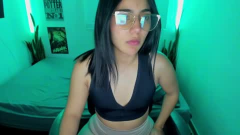 Snapshot of sweet_lina1 chatting on 04.29.26 Lina online show from 04.29.26