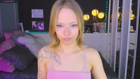 Snapshot of sweet_lucile chatting on 03.08.26 Lucy online show from 03.08.26