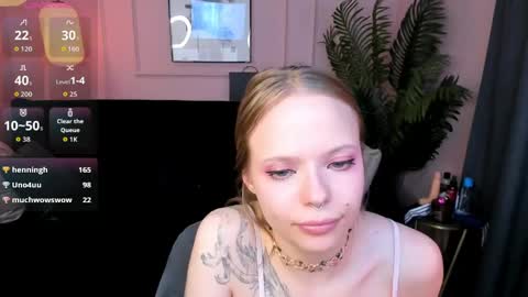 Snapshot of sweet_lucile chatting on 05.01.26 Lucy online show from 05.01.26
