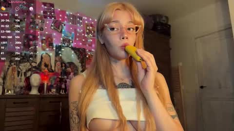 Melissa. Join me on Fansly link in social medias online show from 09.16.25