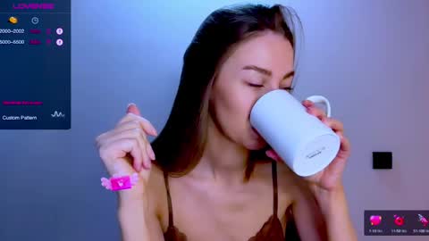 Mia online show from 04.26.26