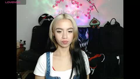 Snapshot of sweet_molly420 chatting on 06.12.26 sweet molly420 online show from 06.12.26