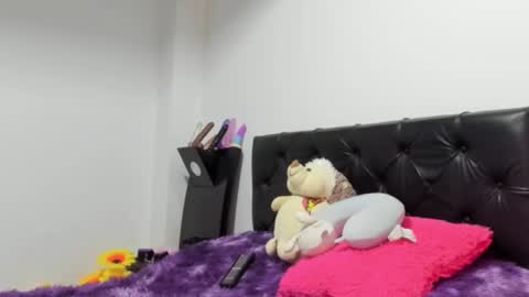 Nhaomy online show from 11.25.25