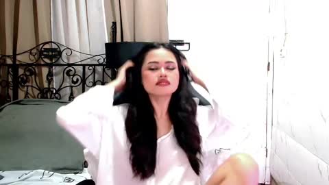 Leah online show from 12.18.25