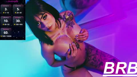 Snapshot of sweet_sophi_ chatting on 12.23.24 sophie leone online show from 12.23.24