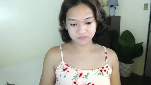Snapshot of sweet_tenshi chatting on 09.27.25 tenshi online show from 09.27.25