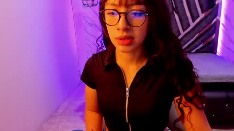 Snapshot of sweet_venus4 chatting on 01.04.25 sweet_venus4 online show from 01.04.25