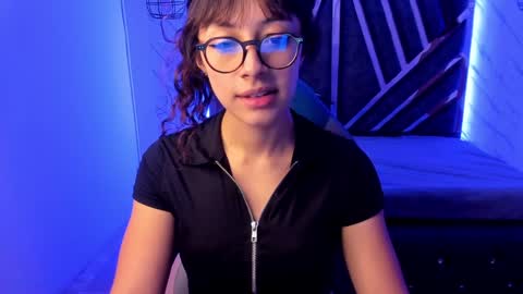 Snapshot of sweet_venus4 chatting on 01.04.25 sweet_venus4 online show from 01.04.25