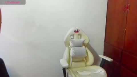 Snapshot of sweet_venus4 chatting on 02.19.25 sweet_venus4 online show from 02.19.25