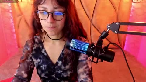 Snapshot of sweet_venus4 chatting on 02.22.25 sweet_venus4 online show from 02.22.25