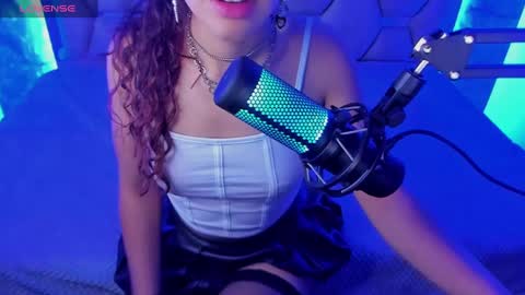 Snapshot of sweet_venus4 chatting on 02.25.25 sweet_venus4 online show from 02.25.25
